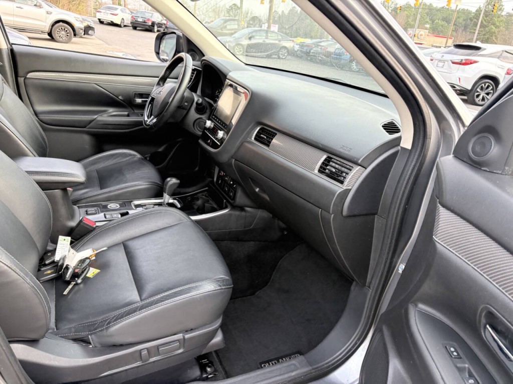 2020 Mitsubishi Outlander Image 29