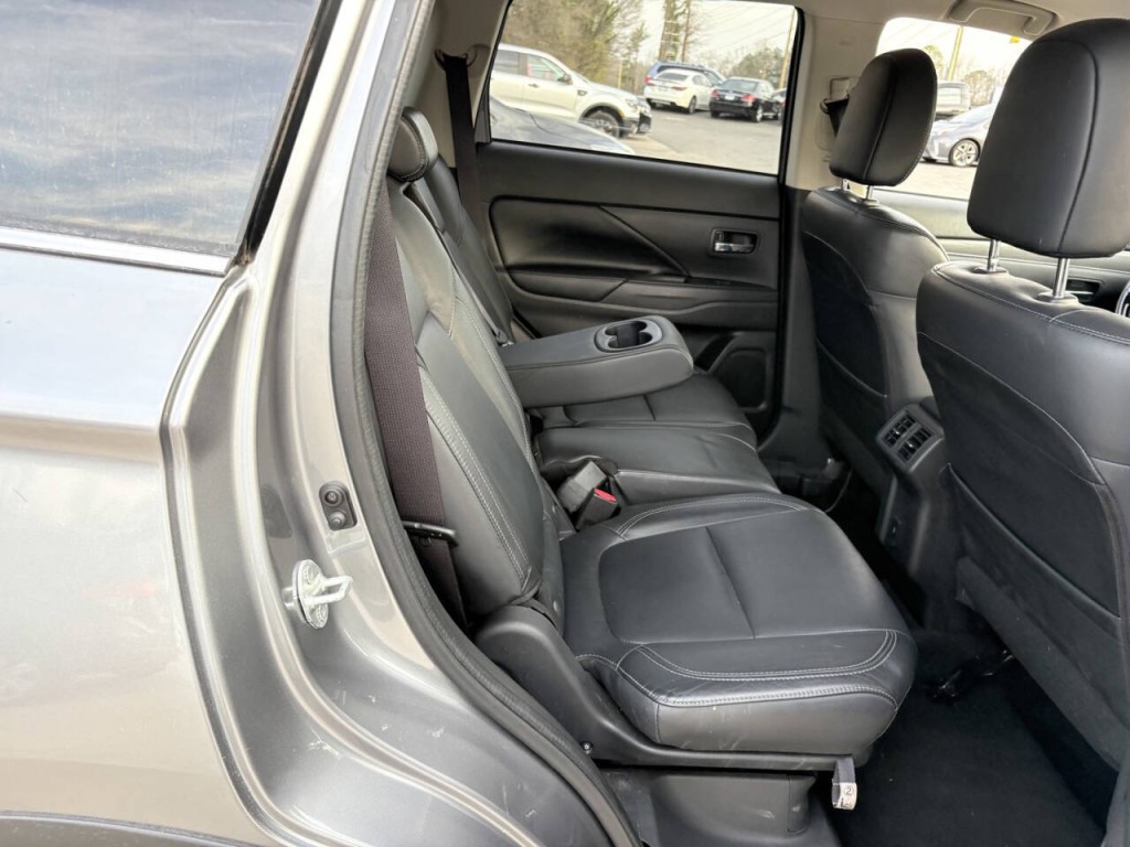 2020 Mitsubishi Outlander Image 31