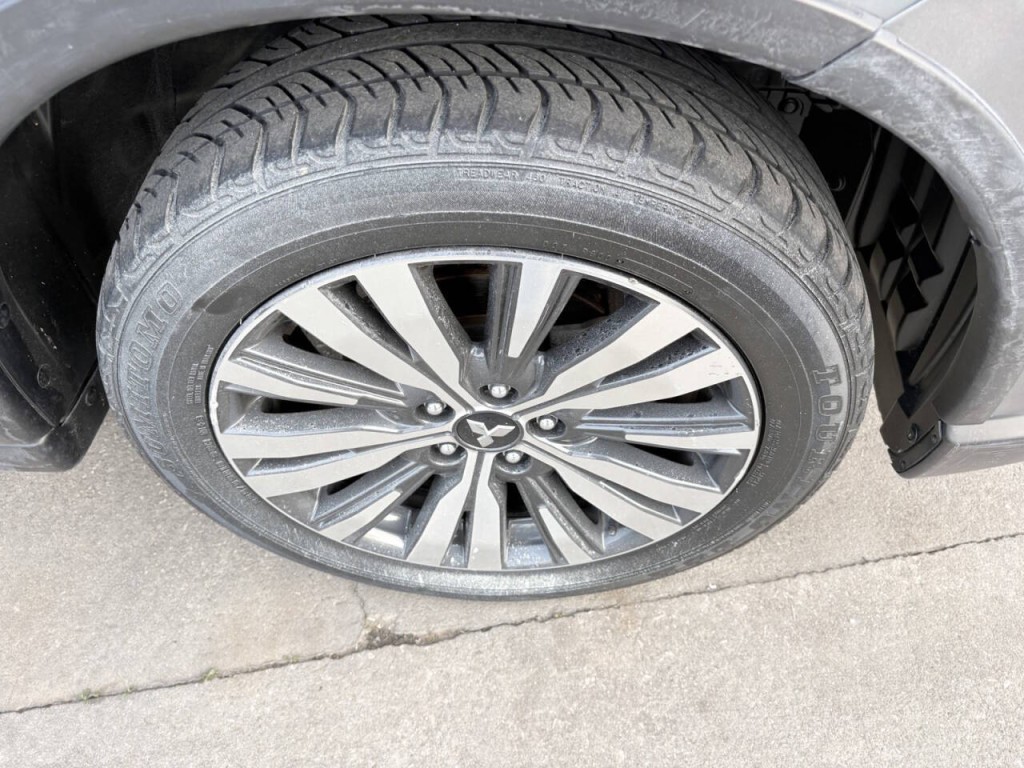 2020 Mitsubishi Outlander Image 34