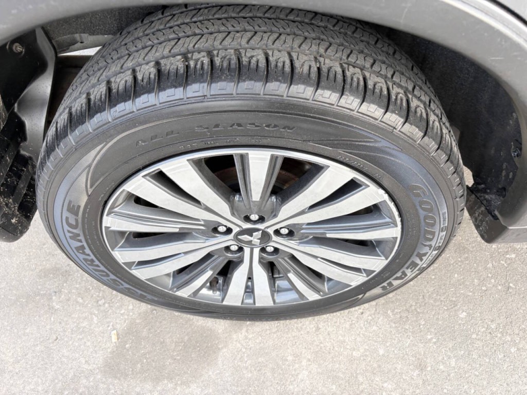 2020 Mitsubishi Outlander Image 35