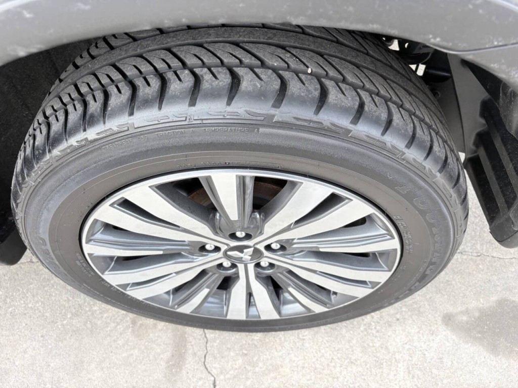 2020 Mitsubishi Outlander Image 36