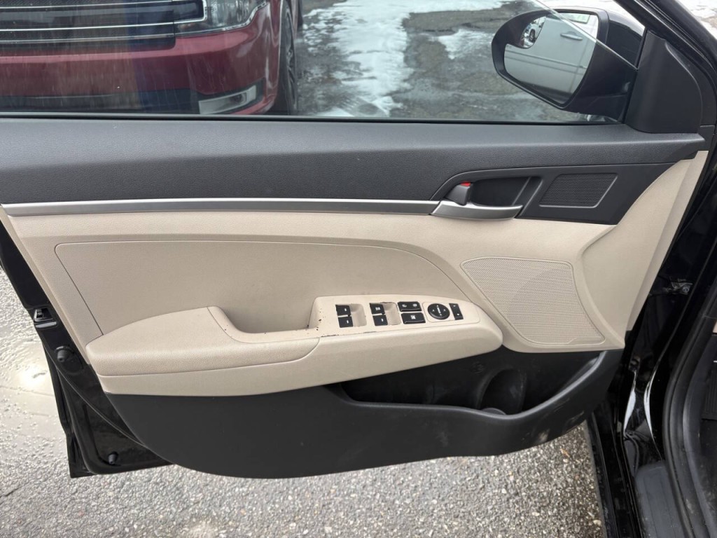 2019 Hyundai Elantra Image 9