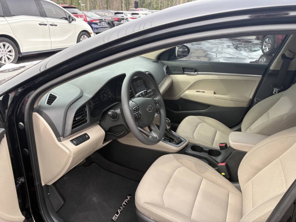 2019 Hyundai Elantra Image 11