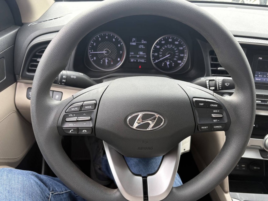 2019 Hyundai Elantra Image 12