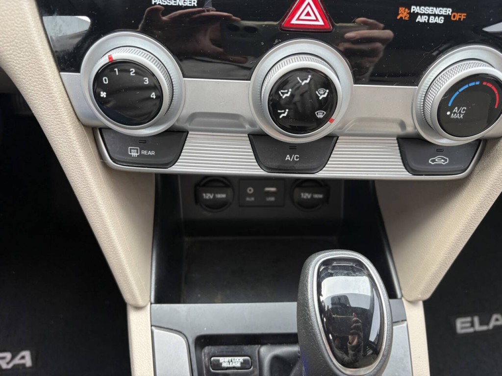 2019 Hyundai Elantra Image 18