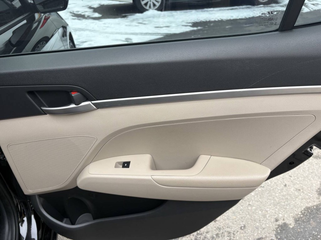 2019 Hyundai Elantra Image 26