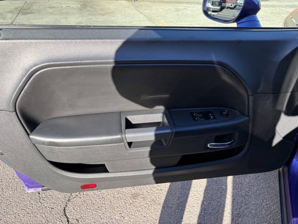 2014 Dodge Challenger Image 12