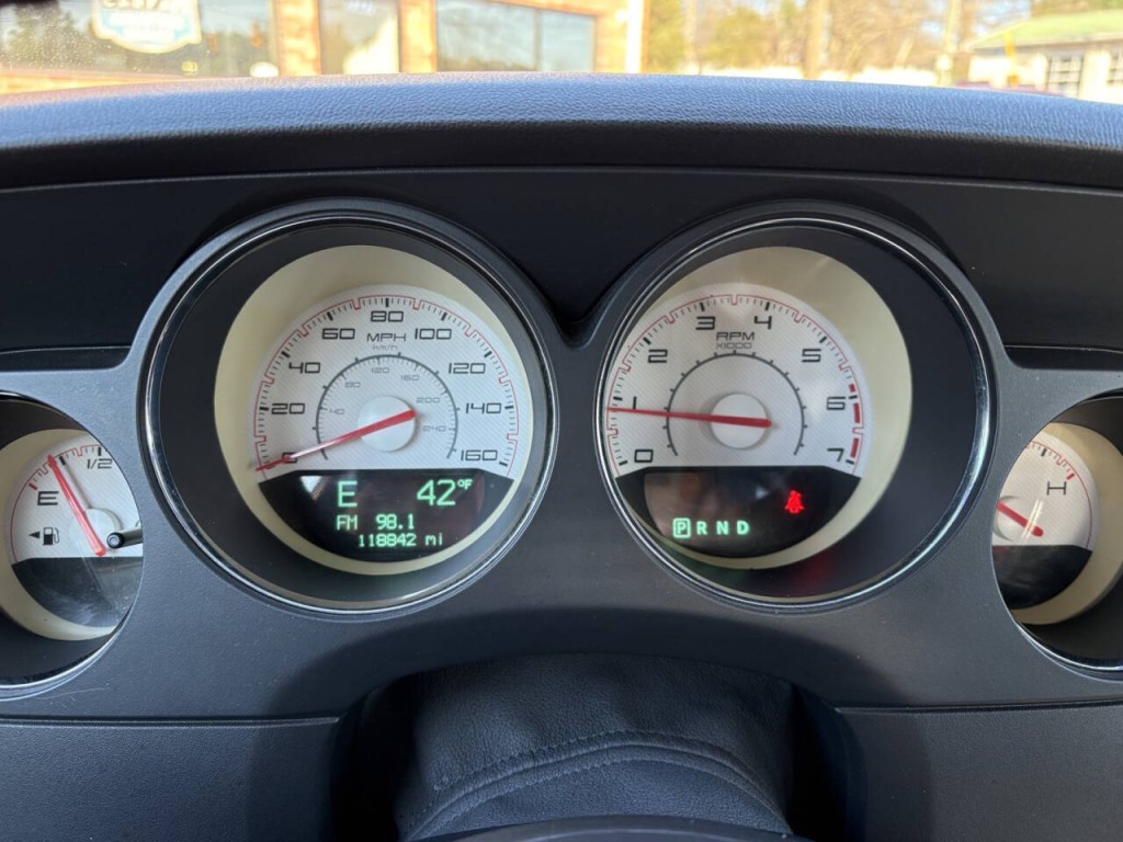 2014 Dodge Challenger Image 18