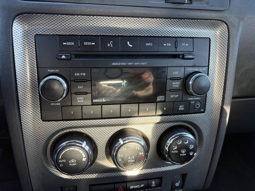 2014 Dodge Challenger Image 20