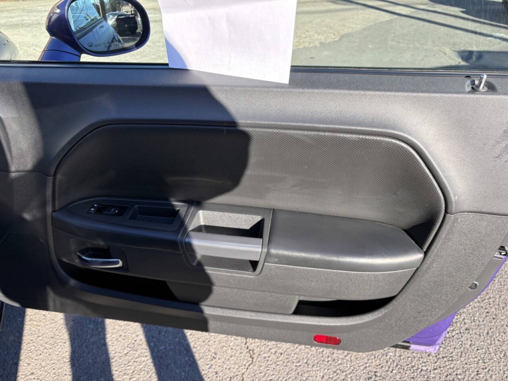 2014 Dodge Challenger Image 9