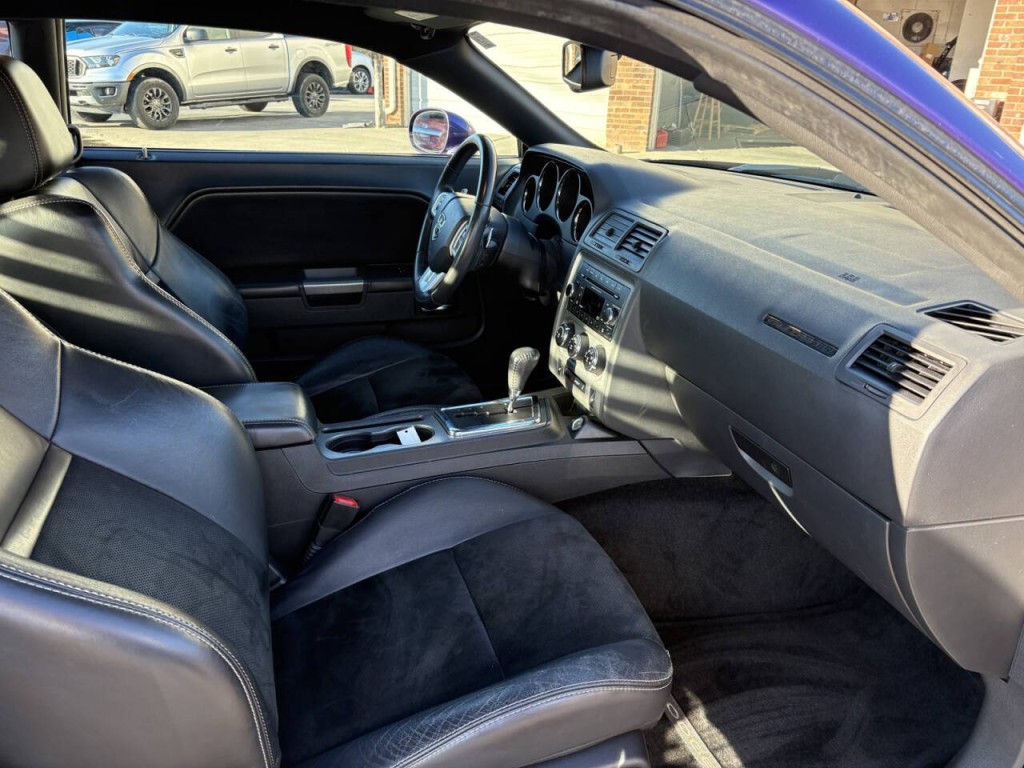 2014 Dodge Challenger Image 11