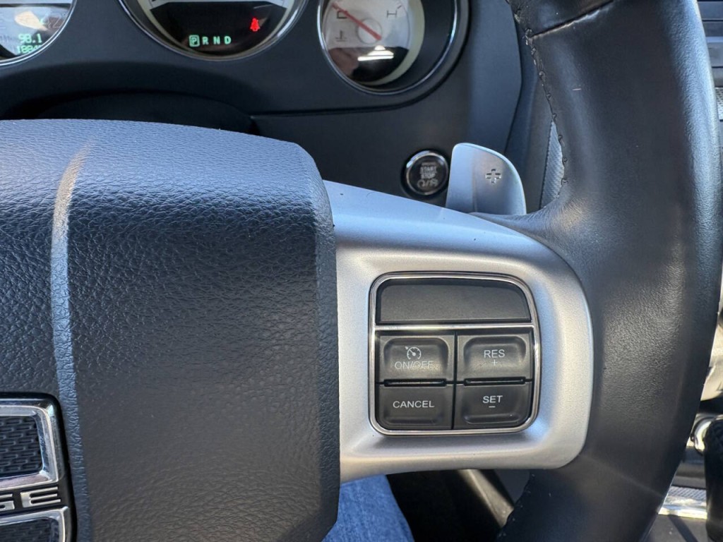 2014 Dodge Challenger Image 16