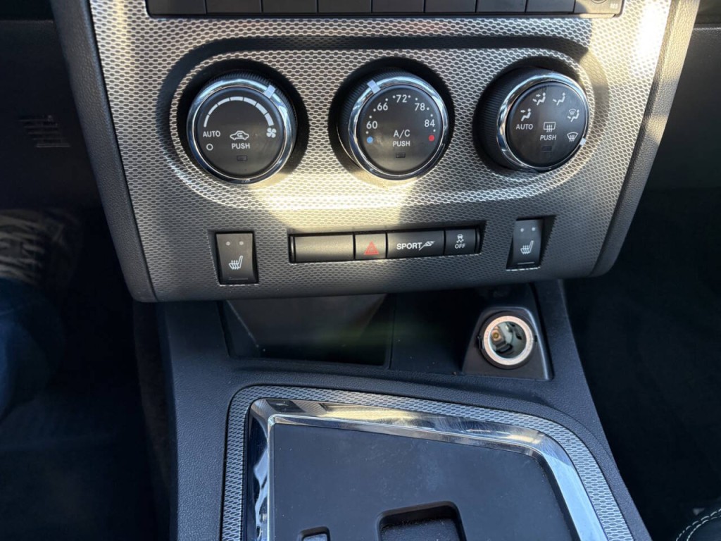 2014 Dodge Challenger Image 21