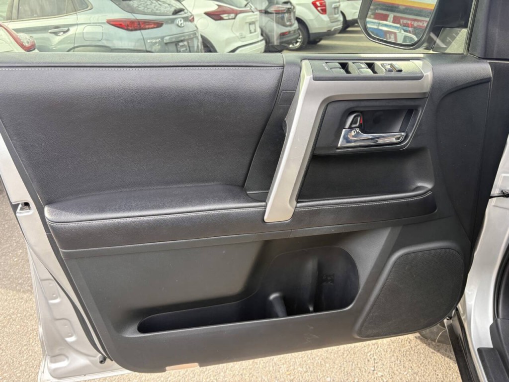 2016 Toyota 4Runner Image 9