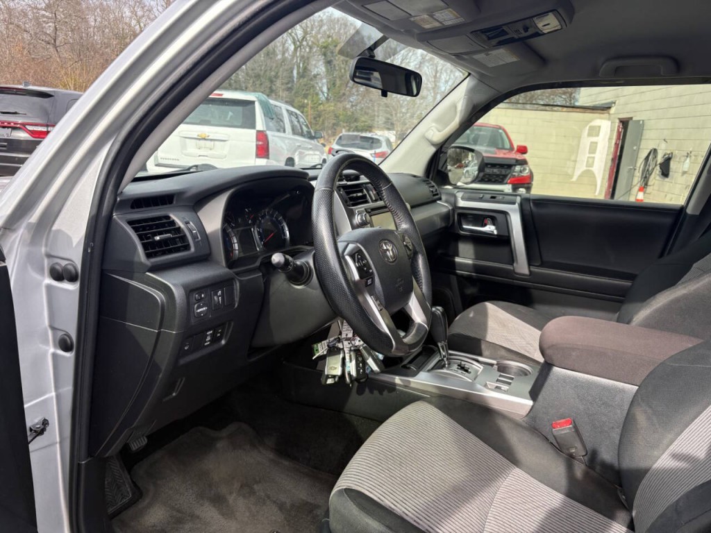 2016 Toyota 4Runner Image 11