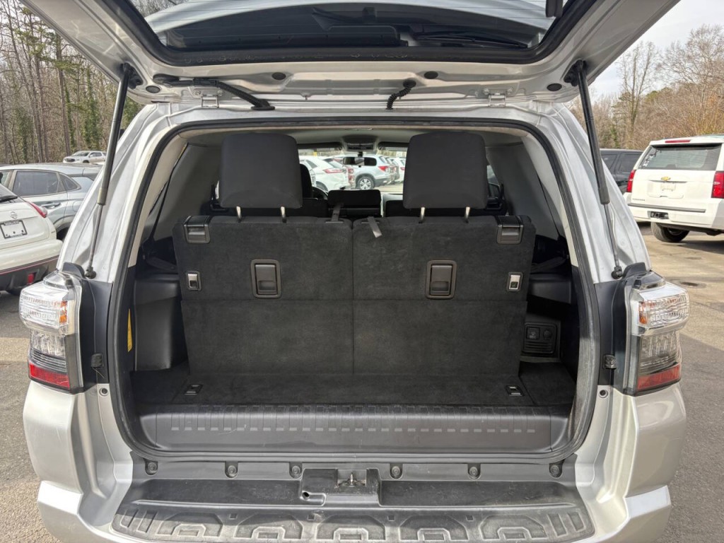 2016 Toyota 4Runner Image 24