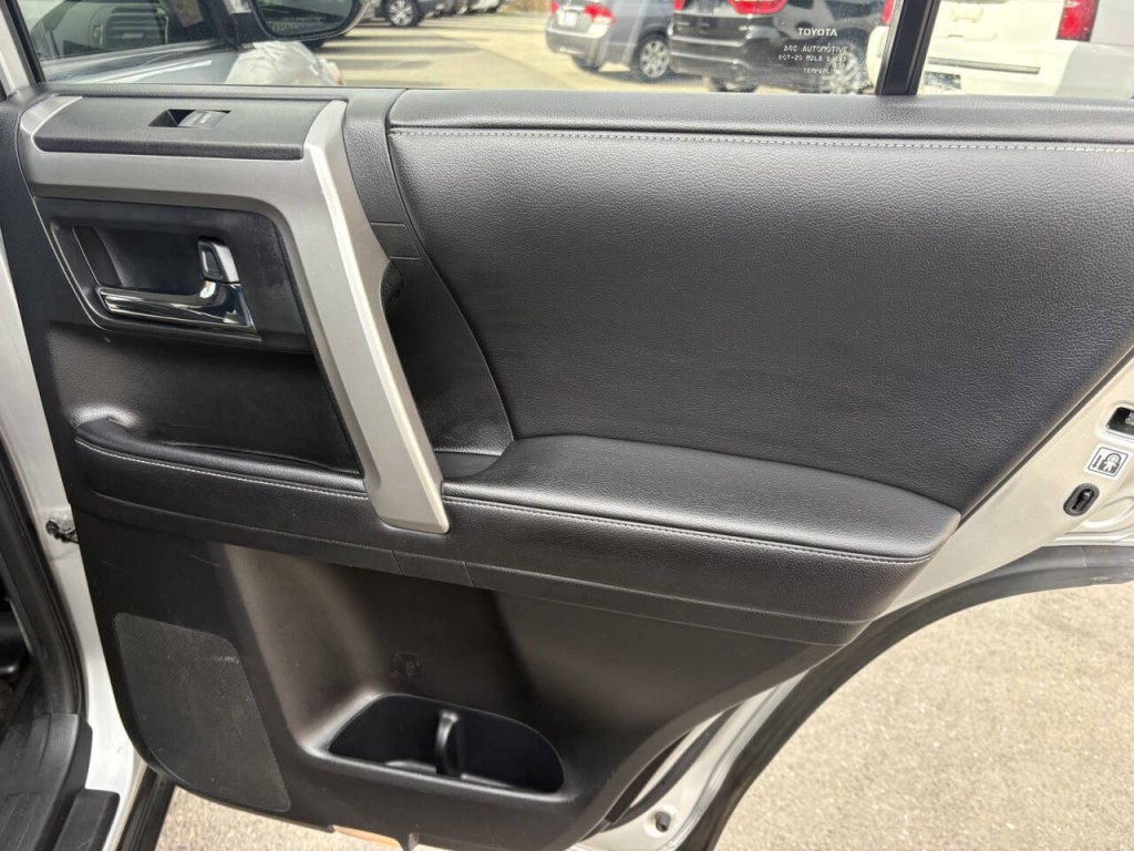 2016 Toyota 4Runner Image 29