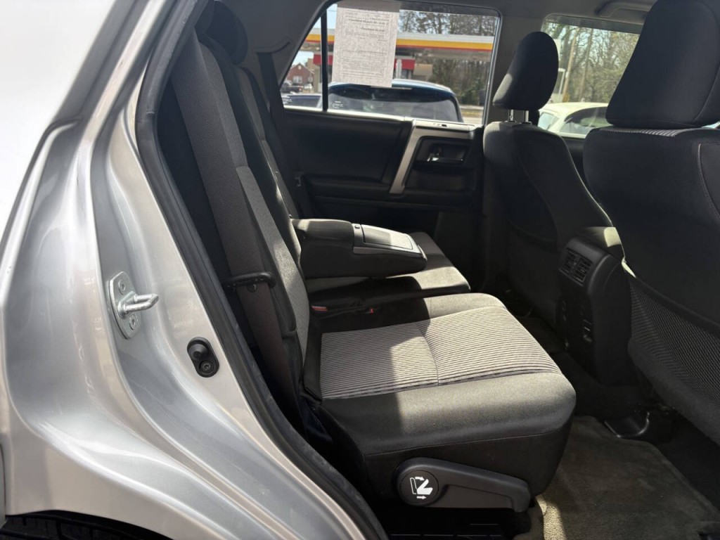 2016 Toyota 4Runner Image 30