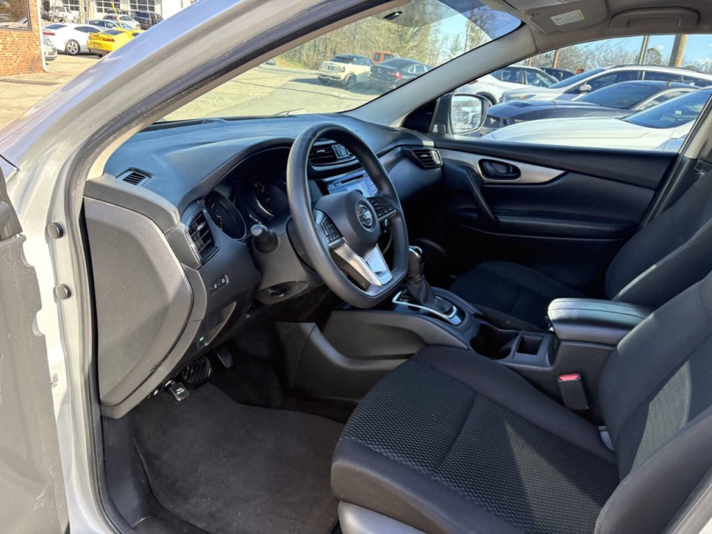 2018 Nissan Rogue Image 11