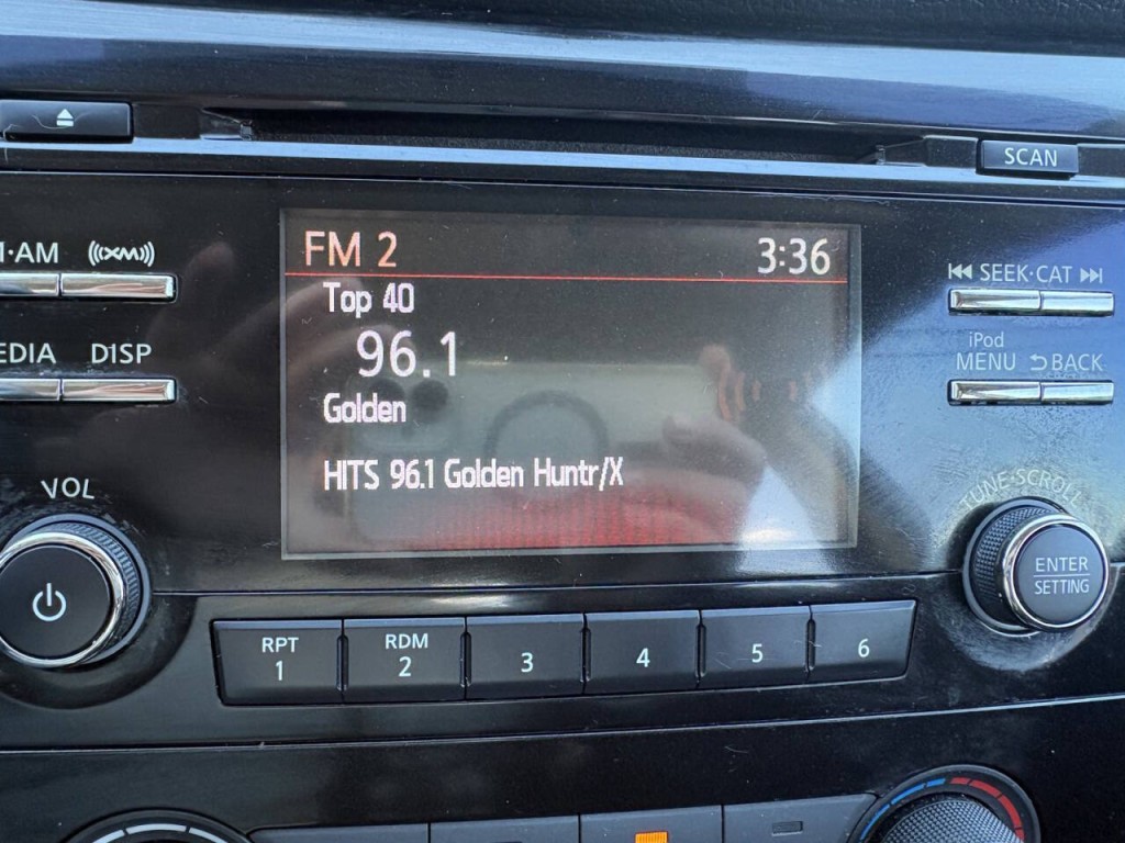 2018 Nissan Rogue Image 16