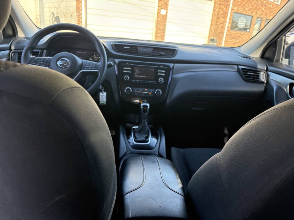 2018 Nissan Rogue Image 19