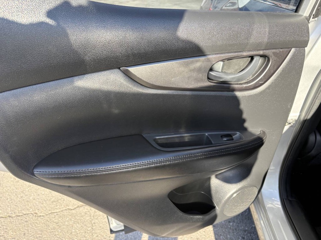 2018 Nissan Rogue Image 20