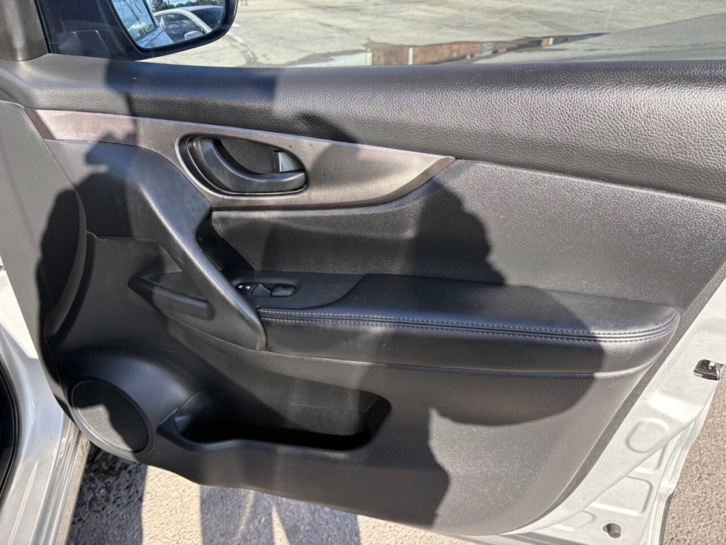 2018 Nissan Rogue Image 23