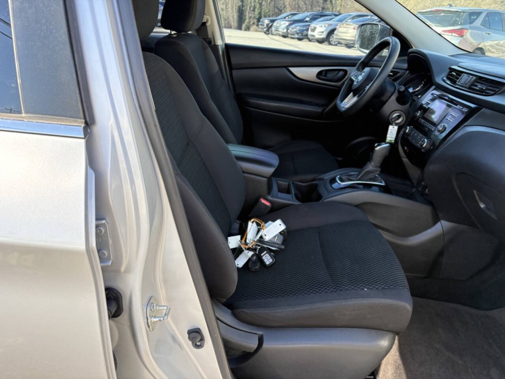 2018 Nissan Rogue Image 24