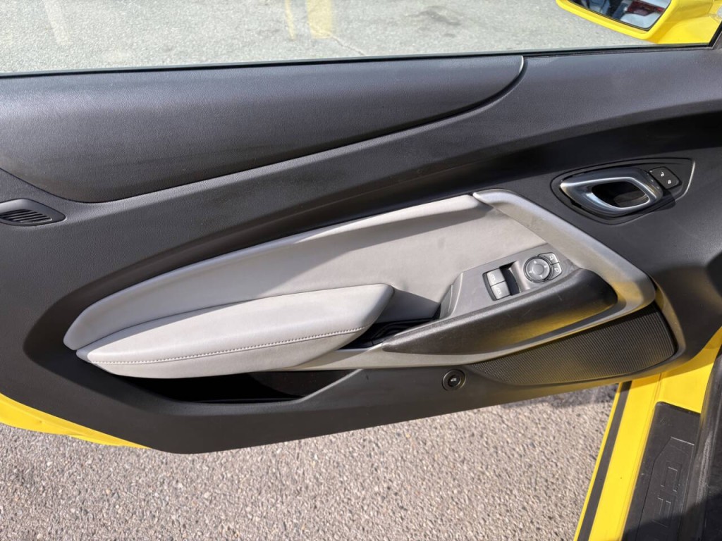 2017 Chevrolet Camaro Image 11