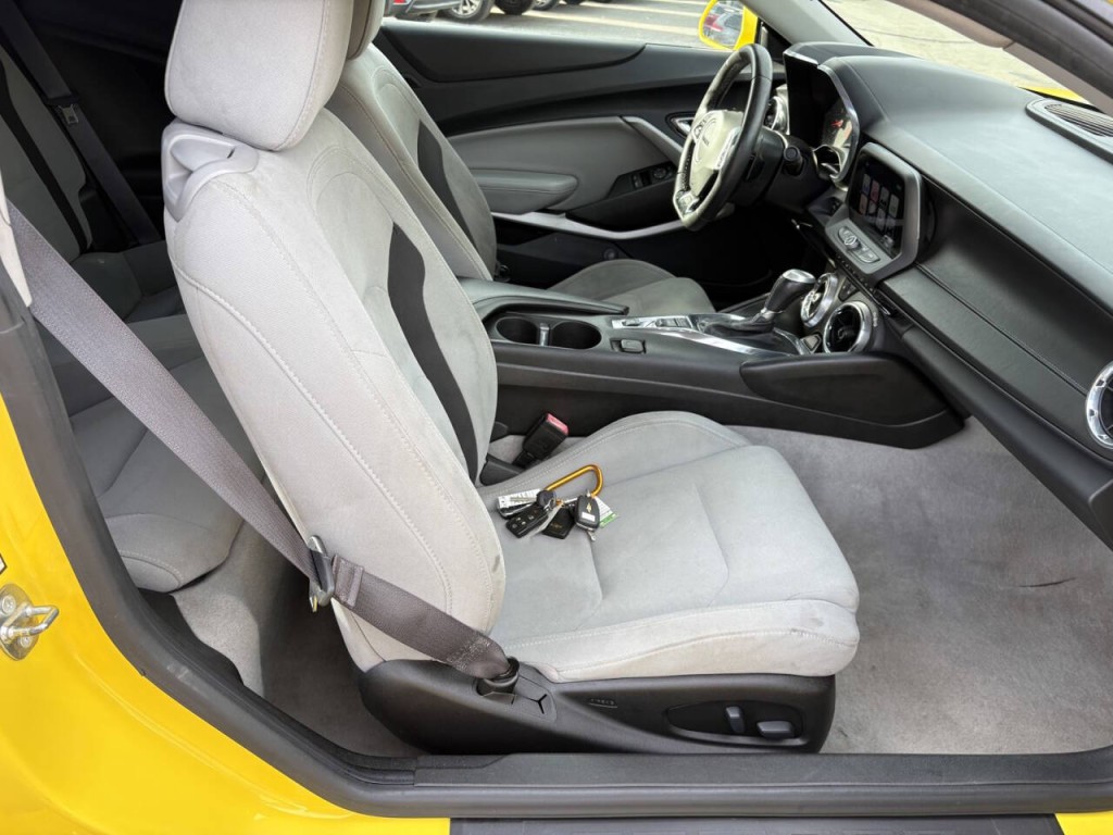 2017 Chevrolet Camaro Image 24