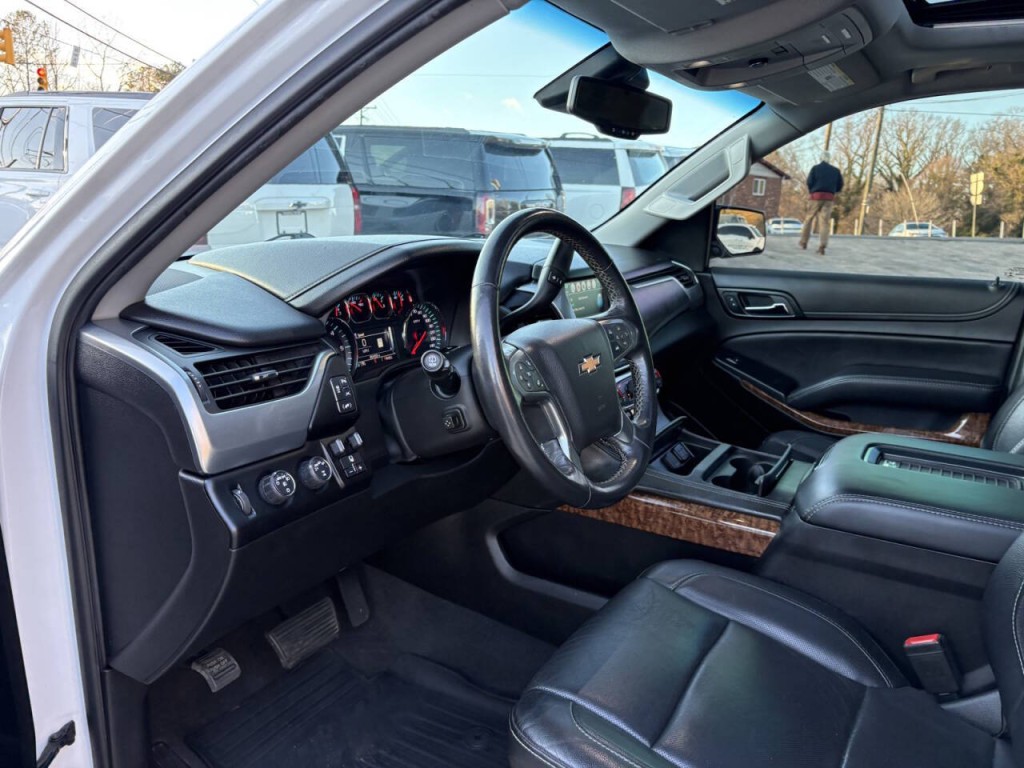 2020 Chevrolet Suburban Image 12