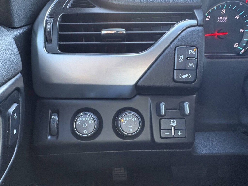 2020 Chevrolet Suburban Image 13