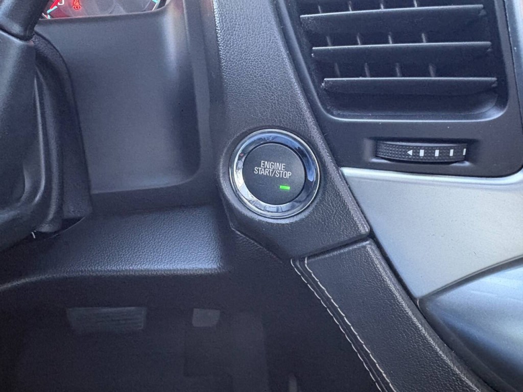 2020 Chevrolet Suburban Image 18