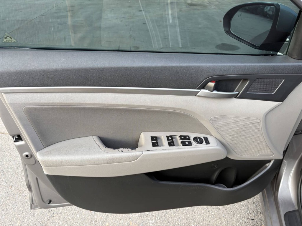 2020 Hyundai Elantra Image 11