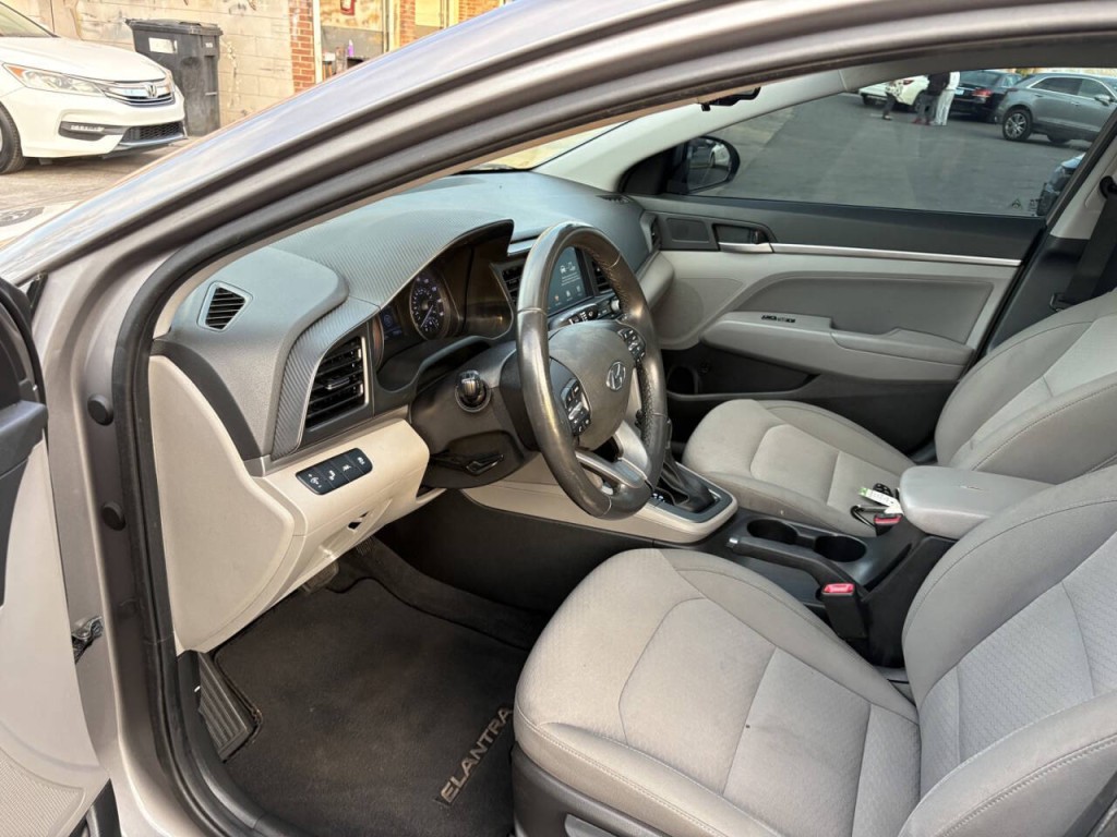 2020 Hyundai Elantra Image 13