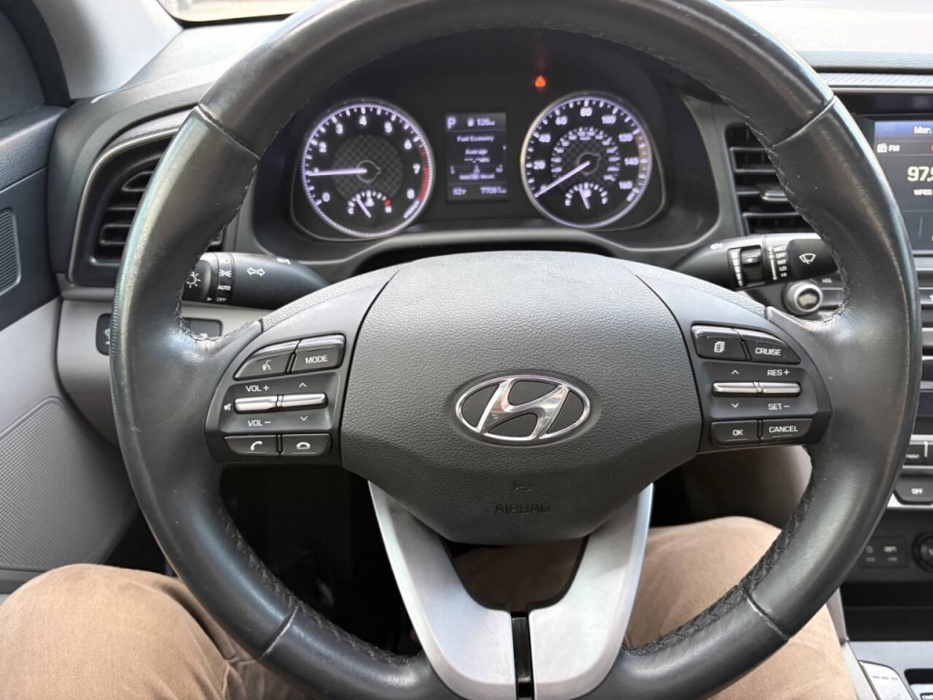 2020 Hyundai Elantra Image 15