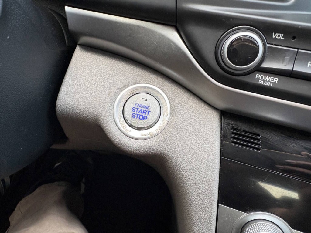 2020 Hyundai Elantra Image 19