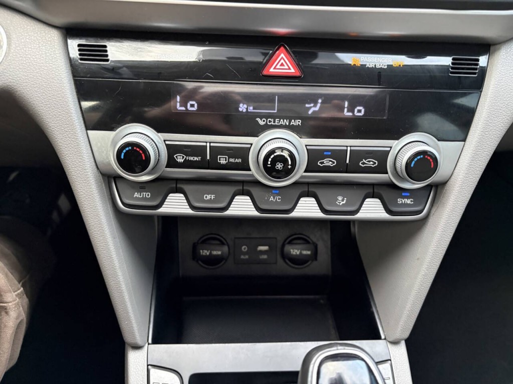 2020 Hyundai Elantra Image 22