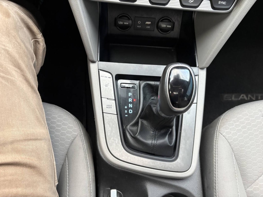 2020 Hyundai Elantra Image 23