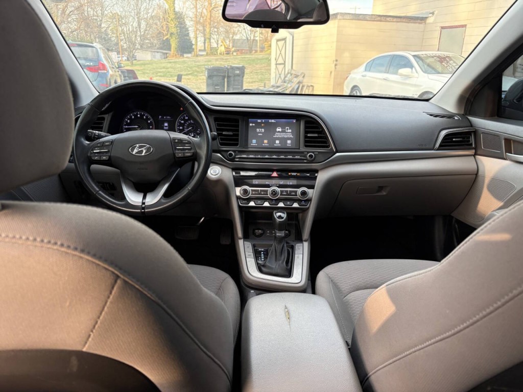 2020 Hyundai Elantra Image 25