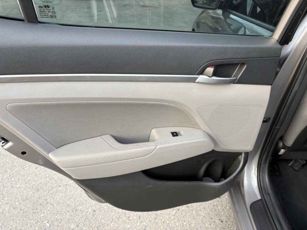 2020 Hyundai Elantra Image 26