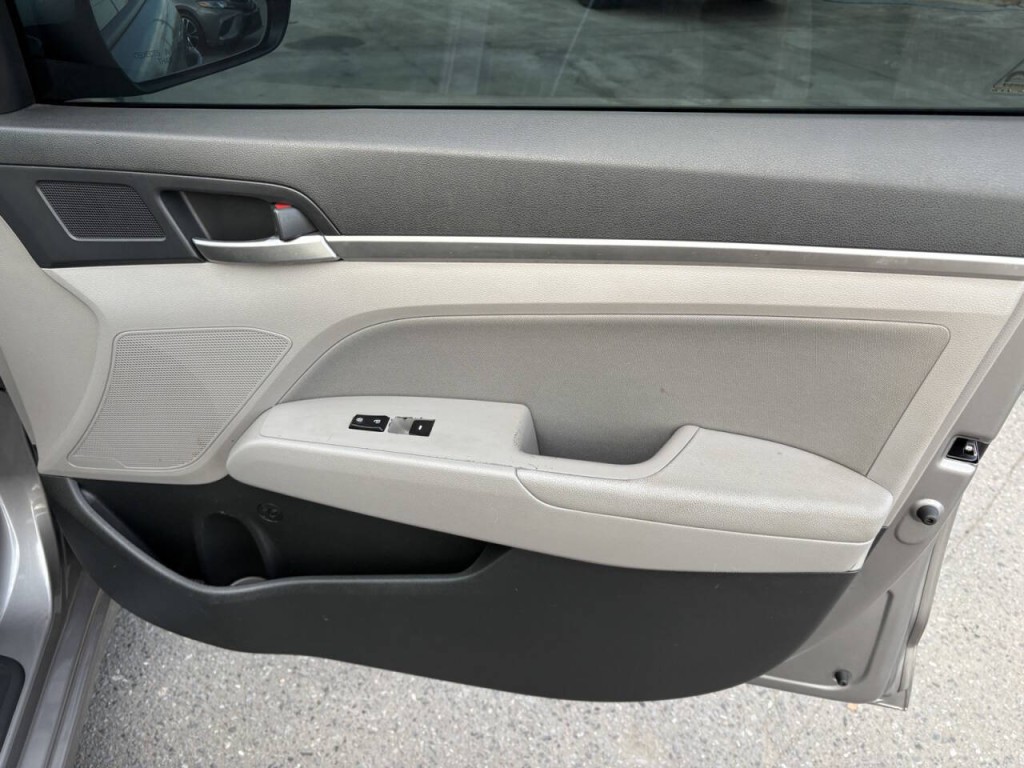 2020 Hyundai Elantra Image 28