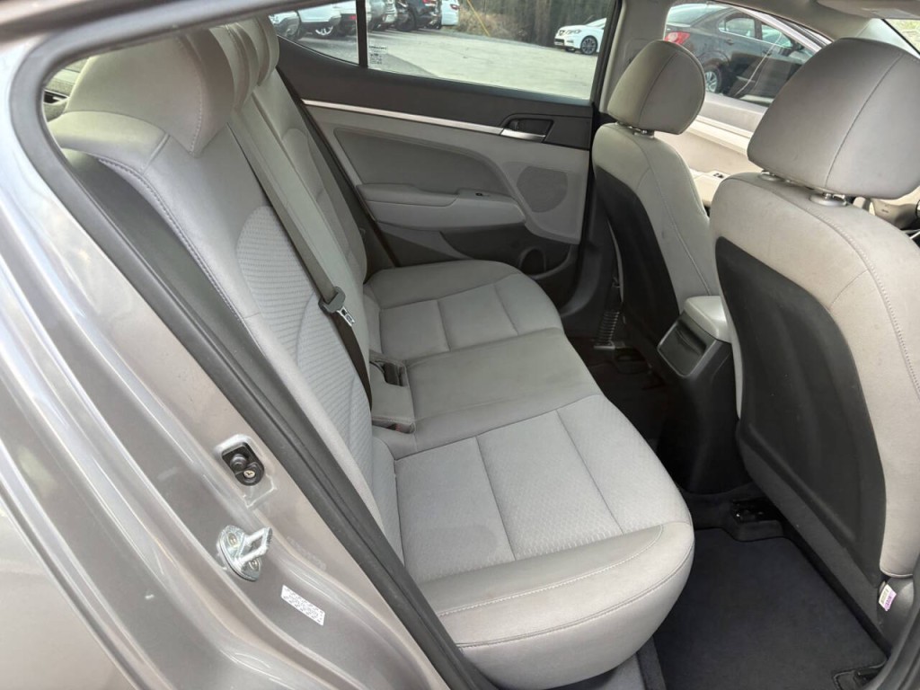 2020 Hyundai Elantra Image 32
