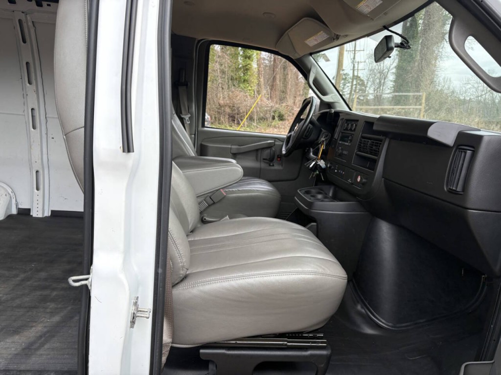 2023 Chevrolet Express Image 10