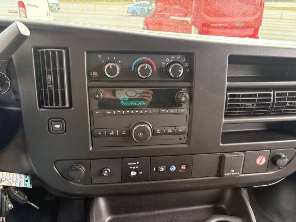 2023 Chevrolet Express Image 20