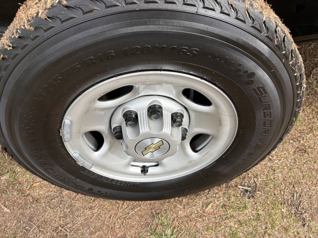 2023 Chevrolet Express Image 23