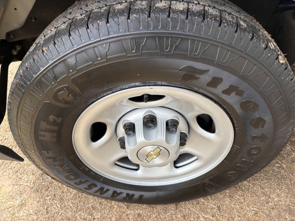 2023 Chevrolet Express Image 25