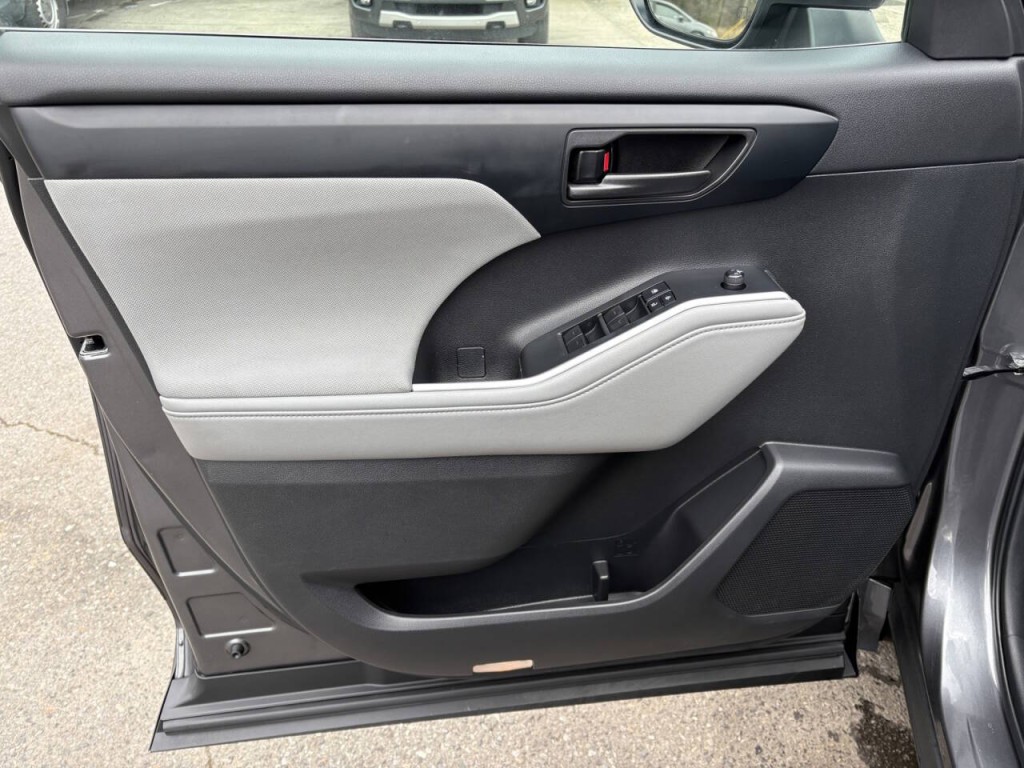 2022 Toyota Highlander Image 9