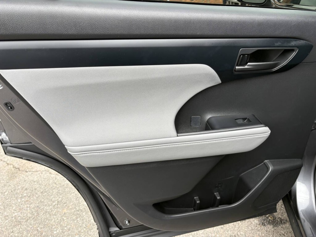 2022 Toyota Highlander Image 23