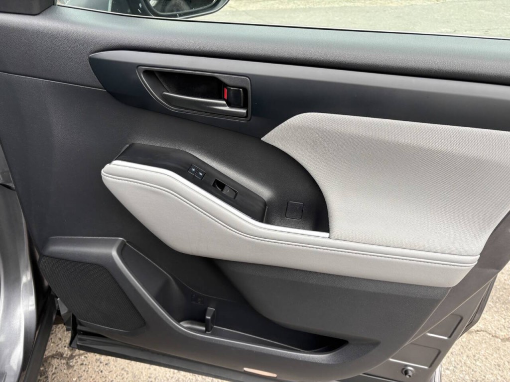 2022 Toyota Highlander Image 28